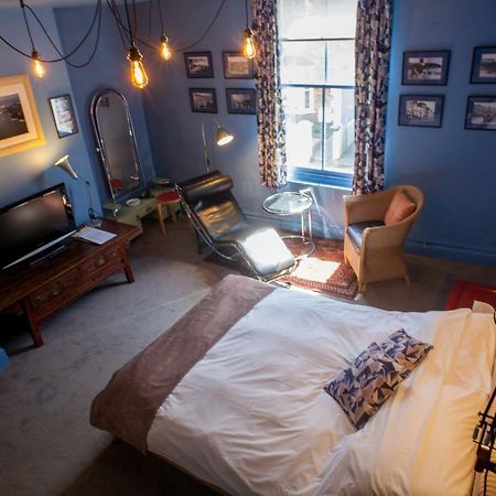 Hill View House Bed and Breakfast Dartmouth Exteriör bild