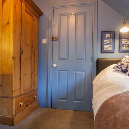 Hill View House Bed and Breakfast Dartmouth Exteriör bild