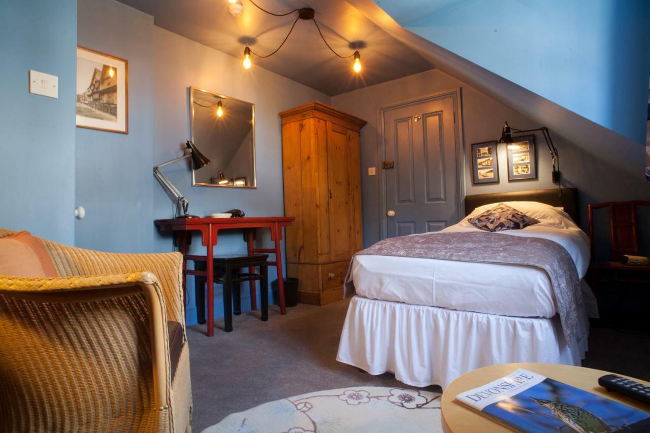 Hill View House Bed and Breakfast Dartmouth Exteriör bild