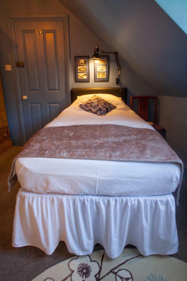 Hill View House Bed and Breakfast Dartmouth Exteriör bild