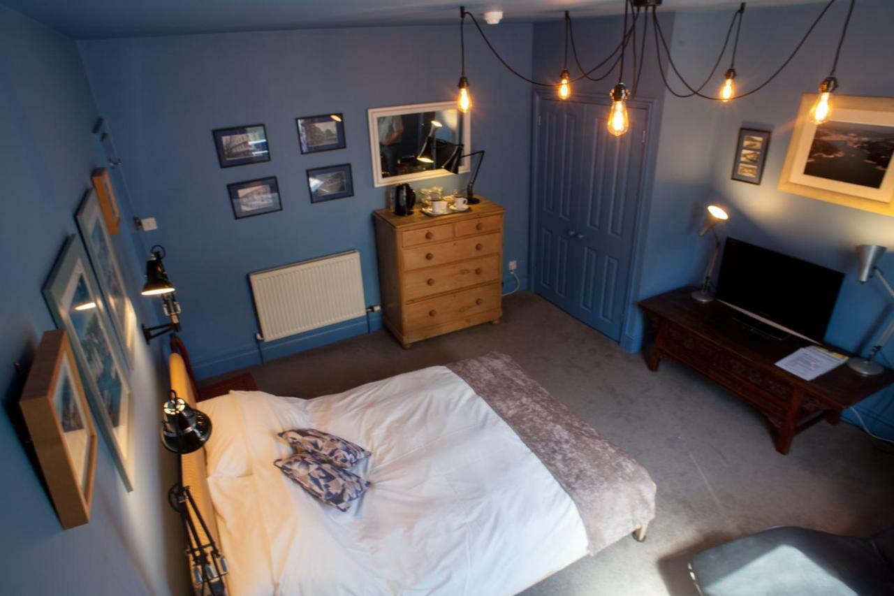 Hill View House Bed and Breakfast Dartmouth Exteriör bild